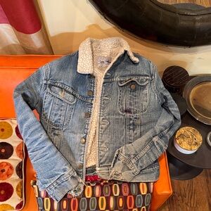 MEN’s Vintage Lee Distressed Denim Jacket with Sherpa Lining size XS (34-36)